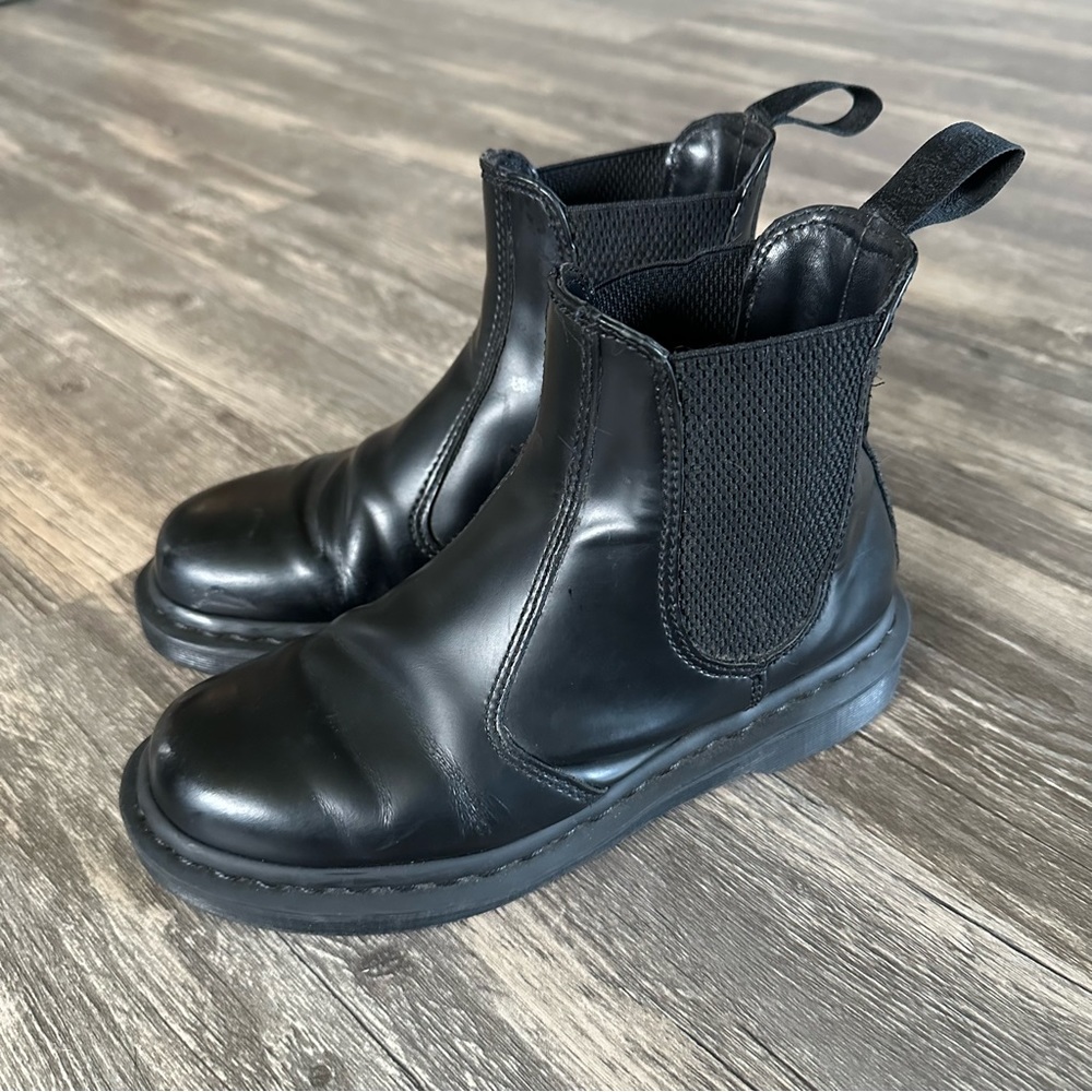 2976 Mono Smooth Leather Chelsea Boots - Dr. Martens